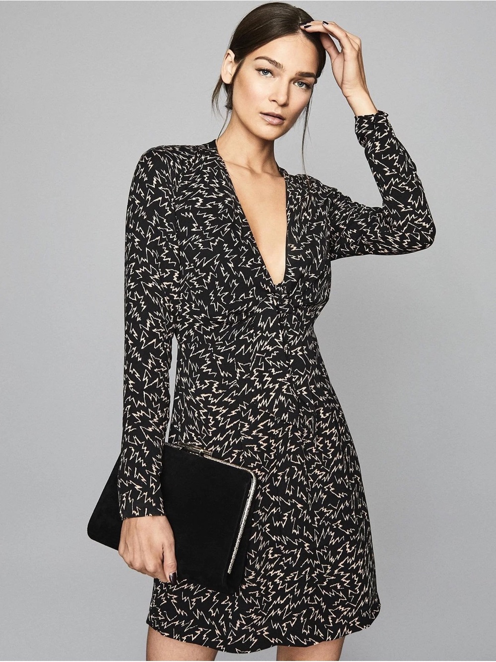 REISS size 10 Julia Plunge front zig zag shift Black Printed Long-Sleeve Dress